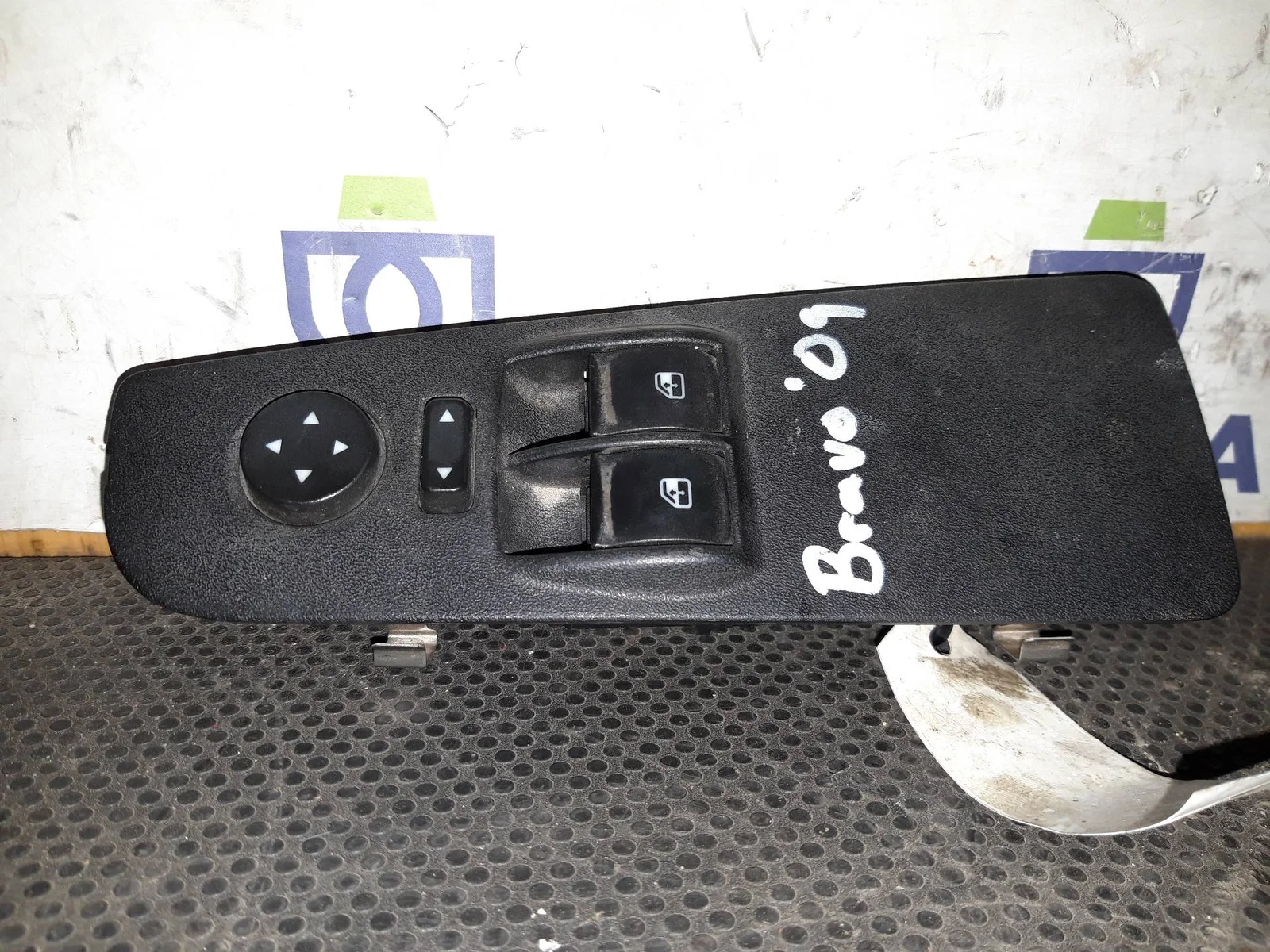Foto de MANDO ELEVALUNAS DELANTERO IZQUIERDO SIN MARCA SIN MODELO referencia 735380453