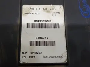 Foto de CAJA RELES / FUSIBLES SIN MARCA SIN MODELO referencia 3C0937049E foto 3