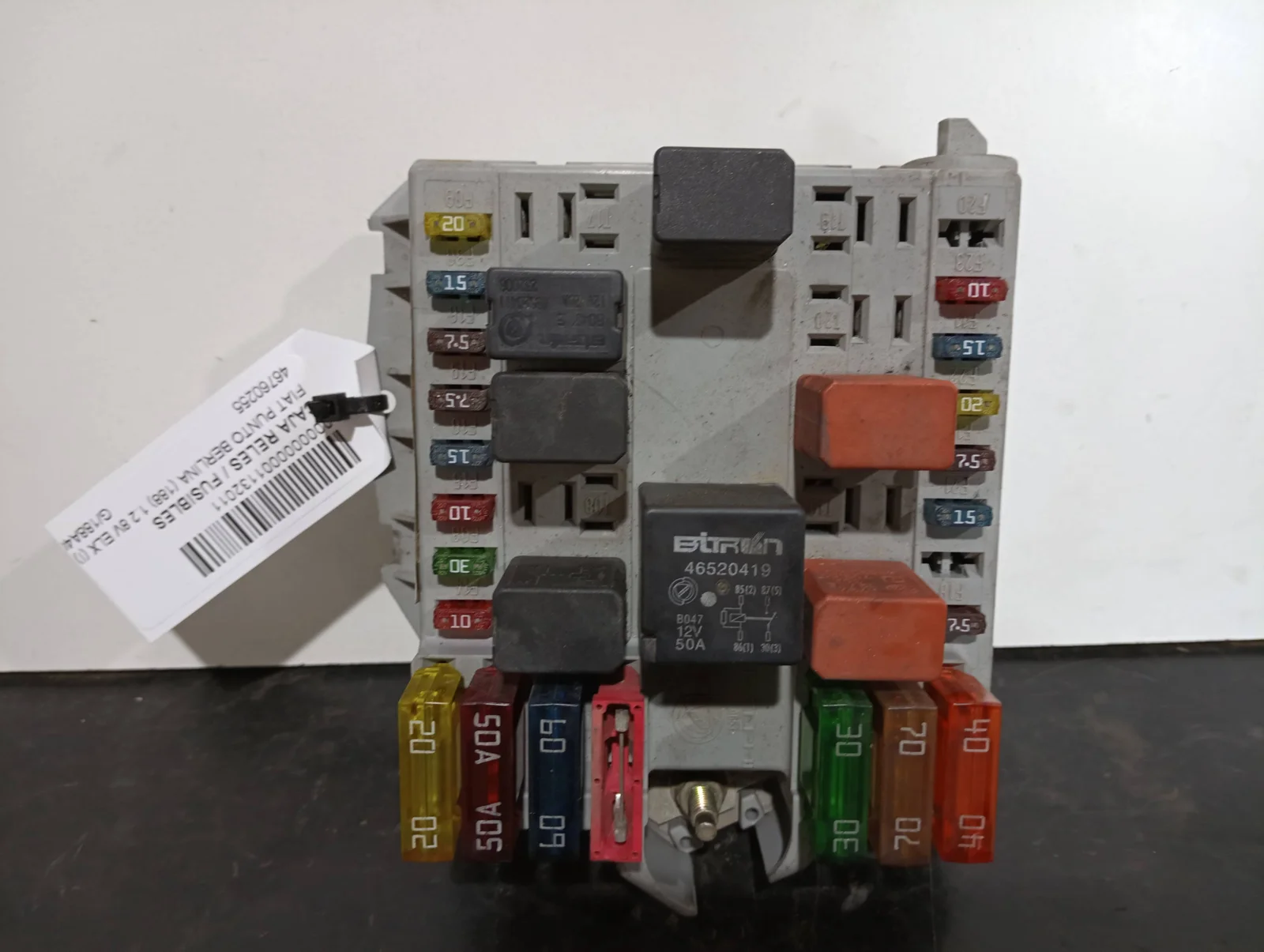 Foto de CAJA RELES / FUSIBLES FIAT II PUNTO (188) BERLINA referencia 46760255