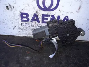 Foto de MOTOR ELEVALUNAS DELANTERO DERECHO FIAT III EVO PUNTO (199) foto 2