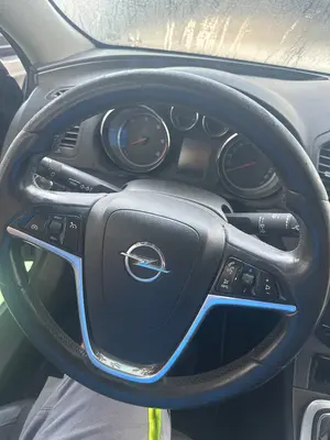 Foto de VOLANTE OPEL INSIGNIA BERLINA