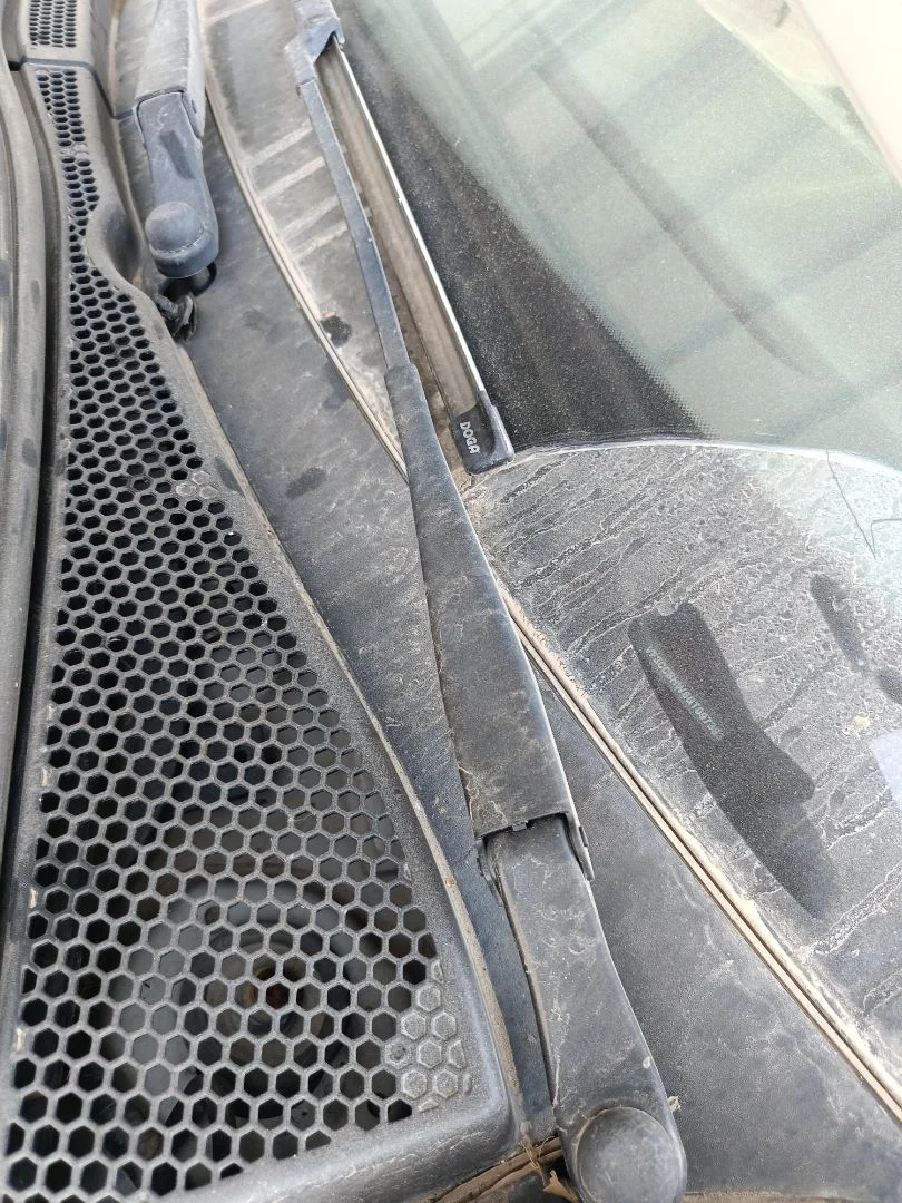 Foto de BRAZO LIMPIA DELANTERO IZQUIERDO PEUGEOT 208