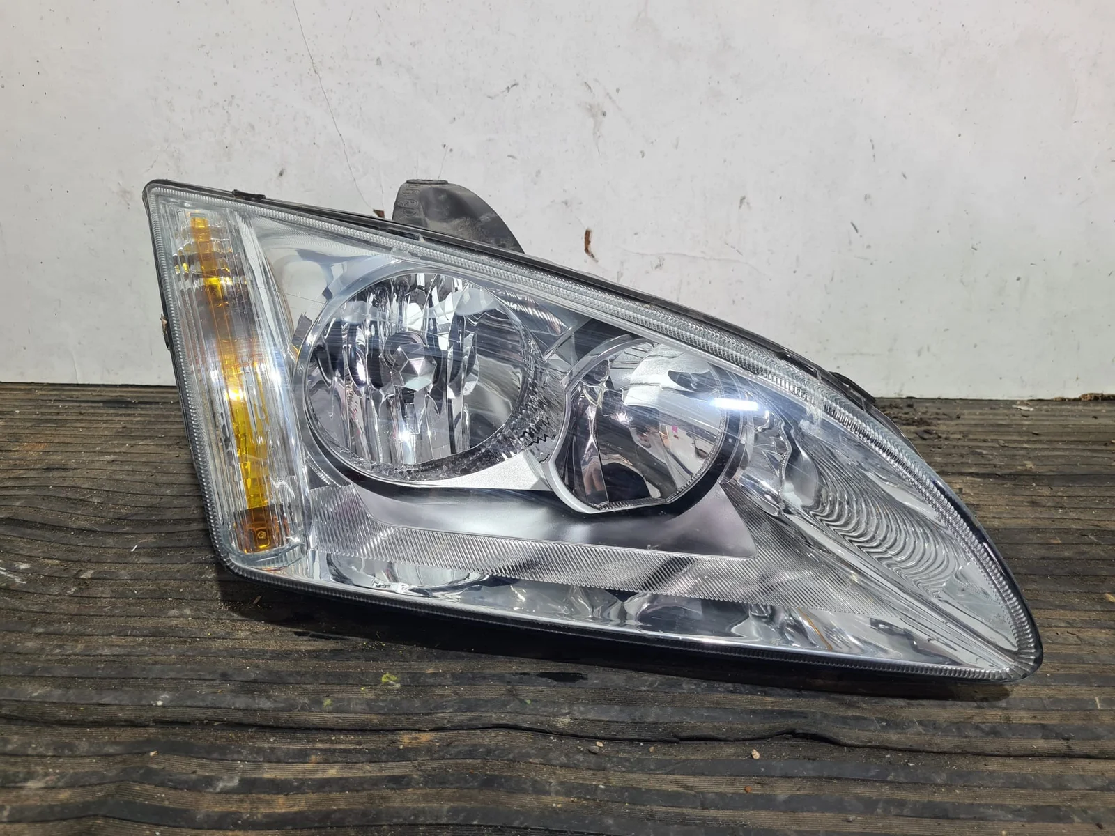 Foto de FARO DERECHO FORD FOCUS BERLINA (CAP) referencia 4M5113W029AC