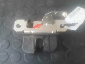 Foto de CERRADURA MALETERO / PORTON SIN MARCA SIN MODELO referencia 6L6827505A