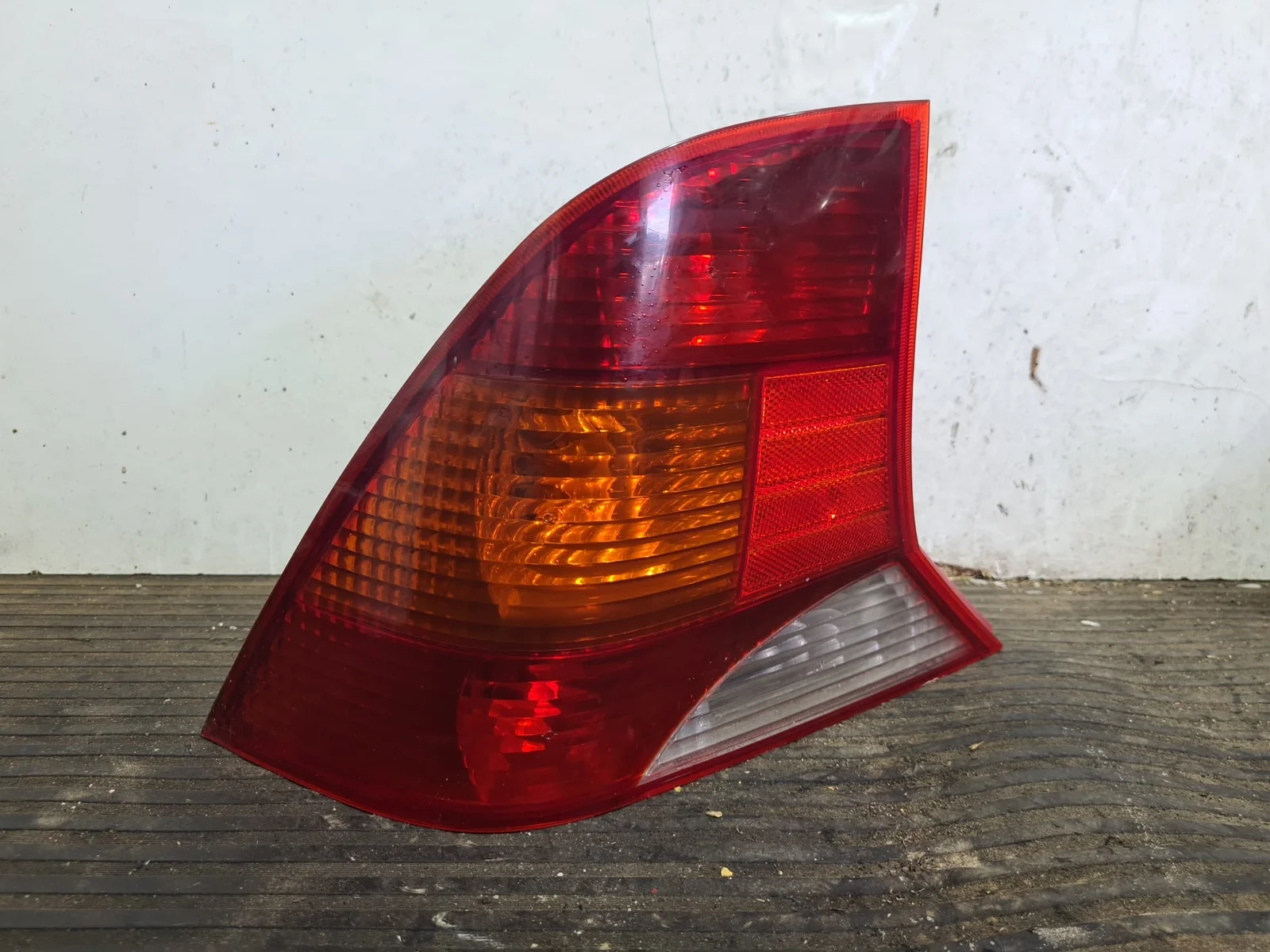 Foto de PILOTO TRASERO IZQUIERDO FORD FOCUS BERLINA (CAK) referencia 1M5113405BB