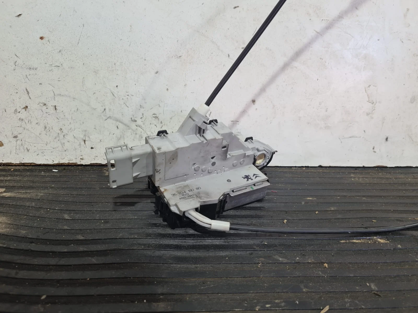 Foto de CERRADURA PUERTA DELANTERA IZQUIERDA PEUGEOT 407 referencia 9683418080