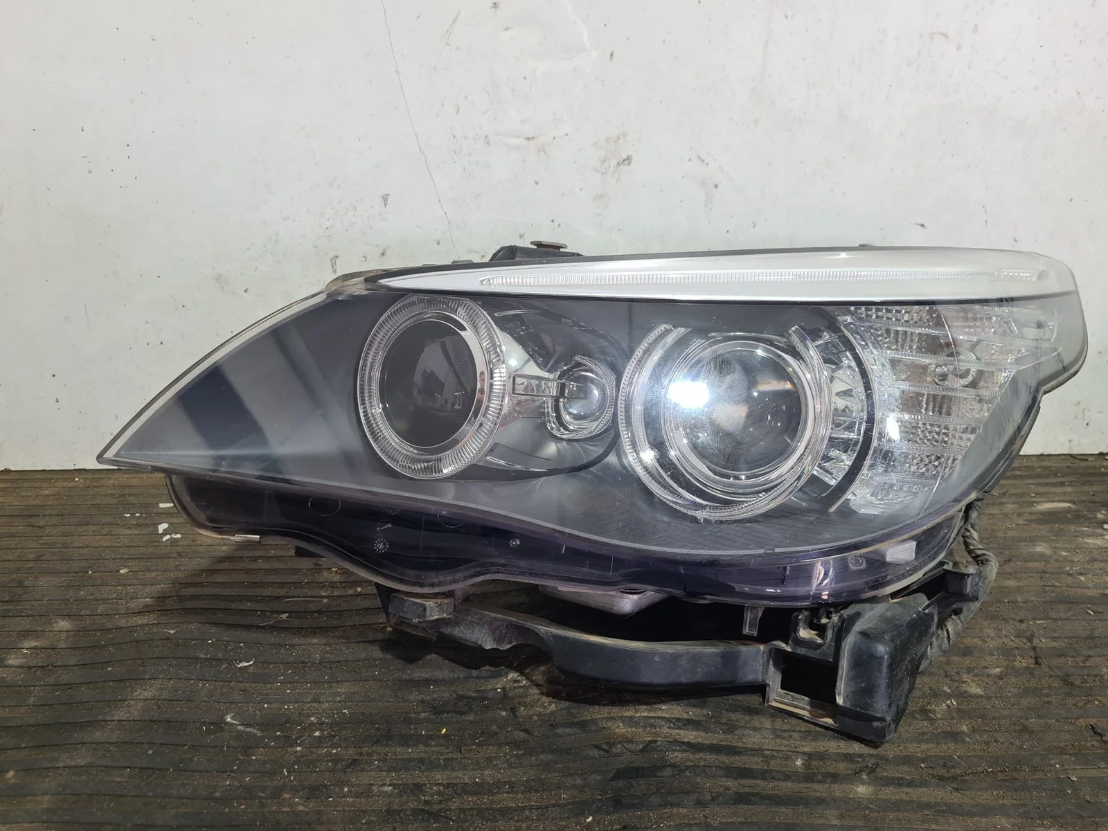 Foto de FARO IZQUIERDO BMW SERIE 5 BERLINA (E60) referencia 1EL16490700AJ