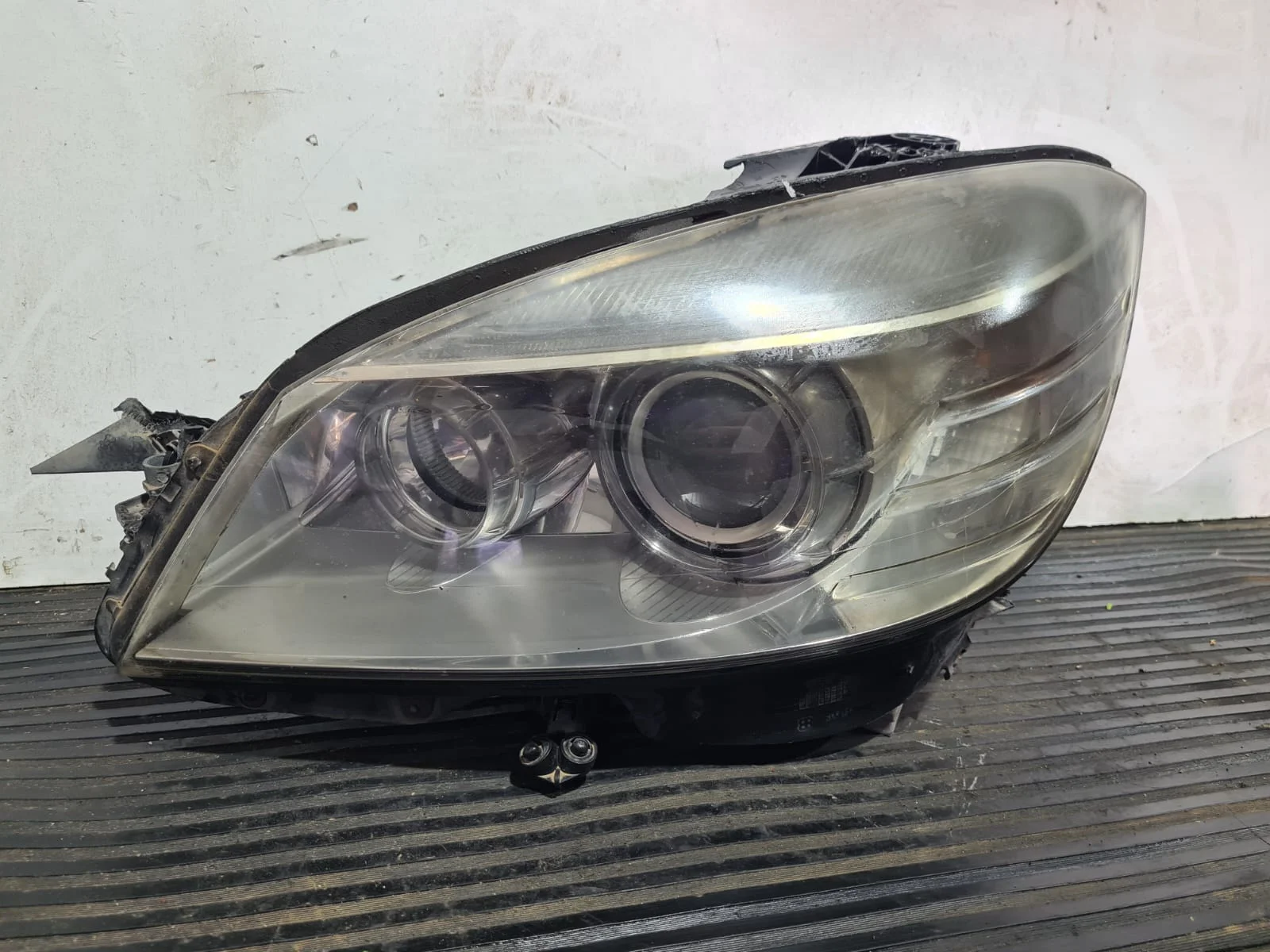 Foto de FARO IZQUIERDO MERCEDES-BENZ CLASE C (BM 204) BERLINA referencia A2048202961
