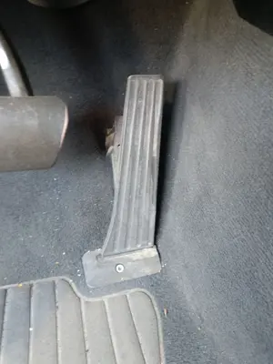 Foto de POTENCIOMETRO PEDAL BMW SERIE 3 FAMILIAR (F31)