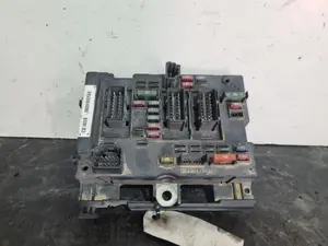 Foto de CAJA RELES / FUSIBLES SIN MARCA SIN MODELO referencia 9650664080