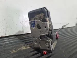 Foto de CERRADURA PUERTA TRASERA IZQUIERDA OPEL ASTRA G BERLINA referencia 13128115 foto 5