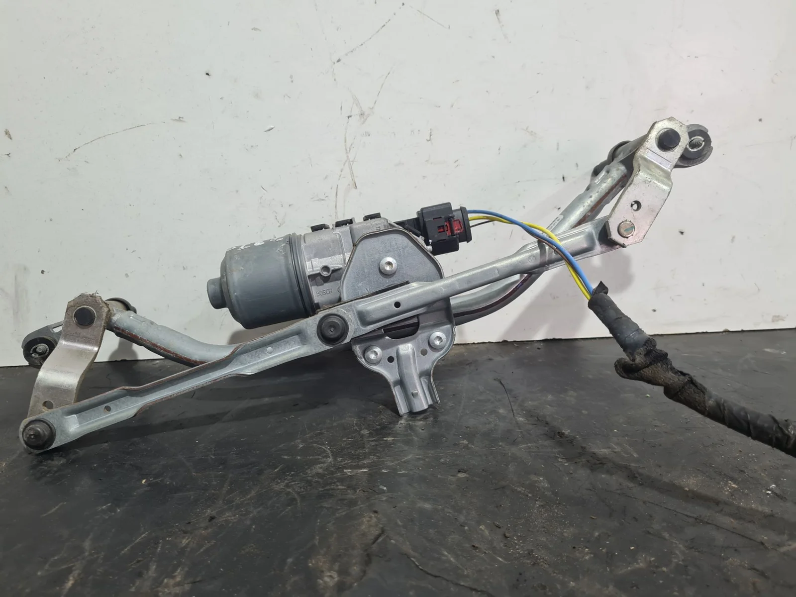 Foto de MOTOR LIMPIA DELANTERO PEUGEOT 2008 referencia 9815497780