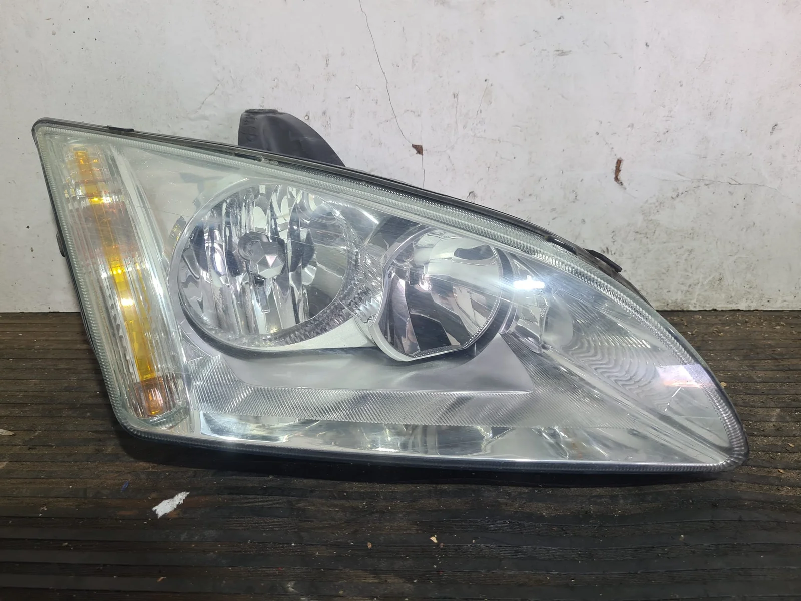 Foto de FARO DERECHO FORD FOCUS BERLINA (CB4) referencia 4M5113K060AA