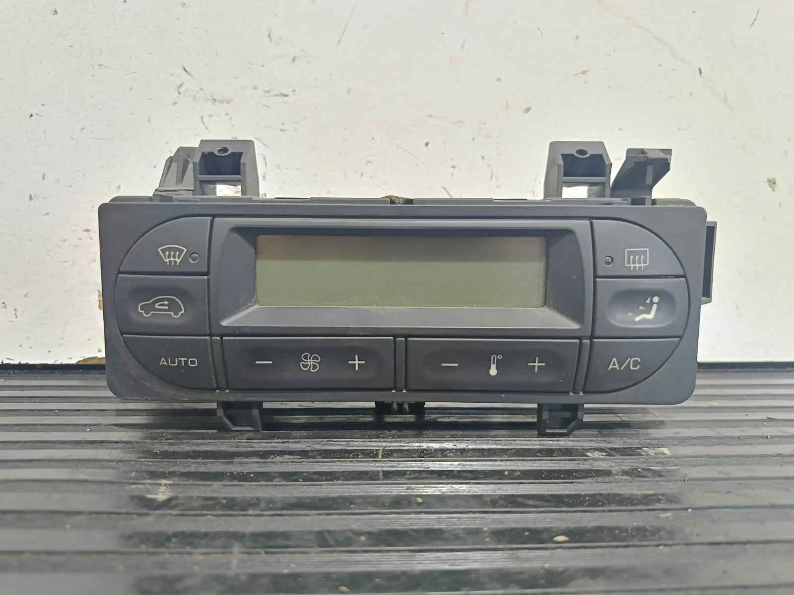 Foto de MANDO CLIMATIZADOR CITROEN C3 referencia 96530443XT