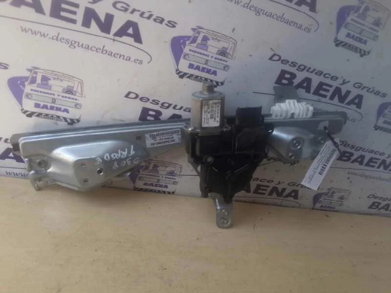 Foto de MOTOR ELEVALUNAS TRASERO DERECHO PEUGEOT 308 referencia 9675466380