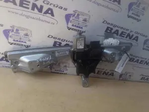 Foto de MOTOR ELEVALUNAS TRASERO DERECHO PEUGEOT 308 referencia 9675466380