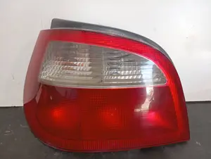Foto de PILOTO TRASERO IZQUIERDO RENAULT MEGANE I FASE 2 BERLINA (BA0) referencia 7700428320