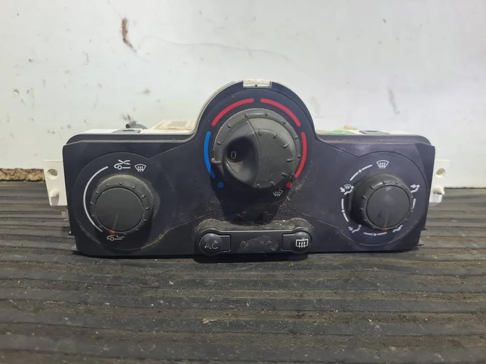 Foto de MANDO CALEFACCION / AIRE ACONDICIONADO RENAULT MEGANE II BERLINA 5P referencia M031066R