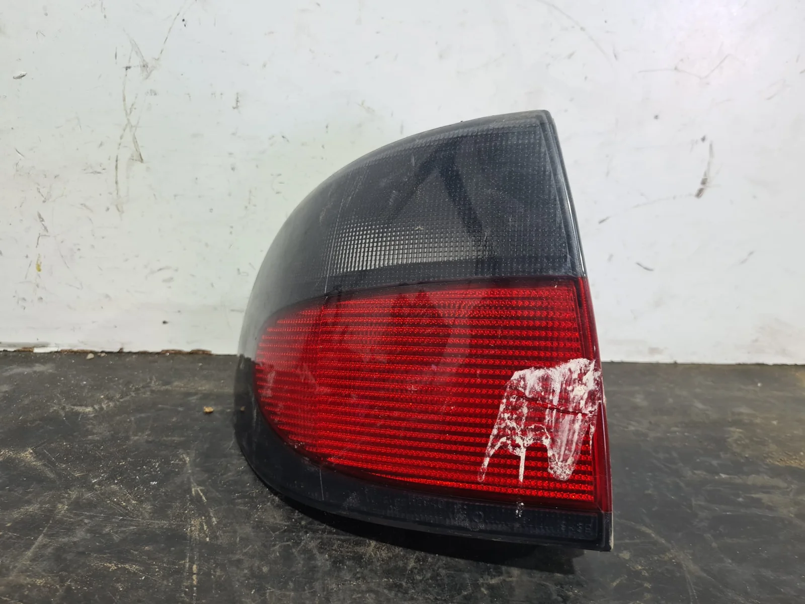 Foto de PILOTO TRASERO IZQUIERDO RENAULT MEGANE I CLASSIC (LA0) referencia 7700838530