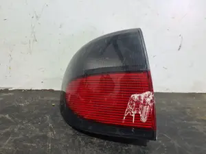 Foto de PILOTO TRASERO IZQUIERDO RENAULT MEGANE I CLASSIC (LA0) referencia 7700838530