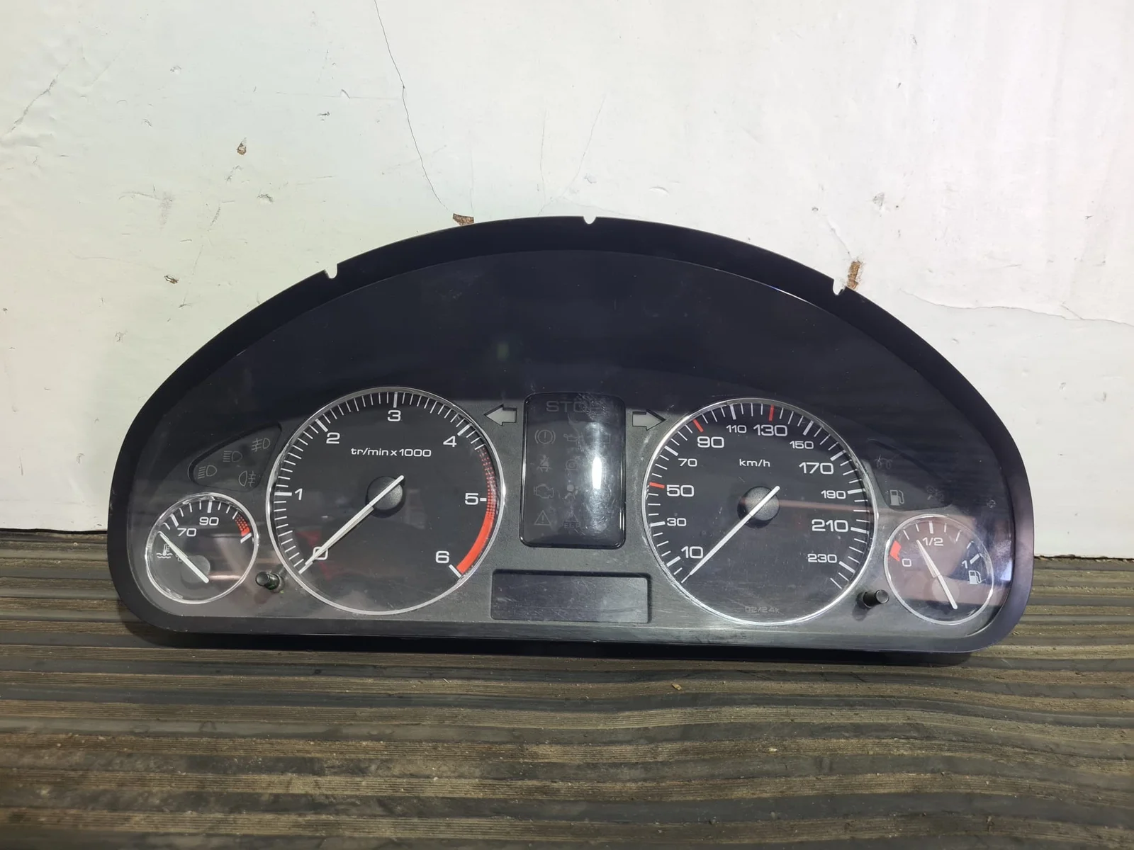 Foto de CUADRO INSTRUMENTOS PEUGEOT 407 referencia 9658137280
