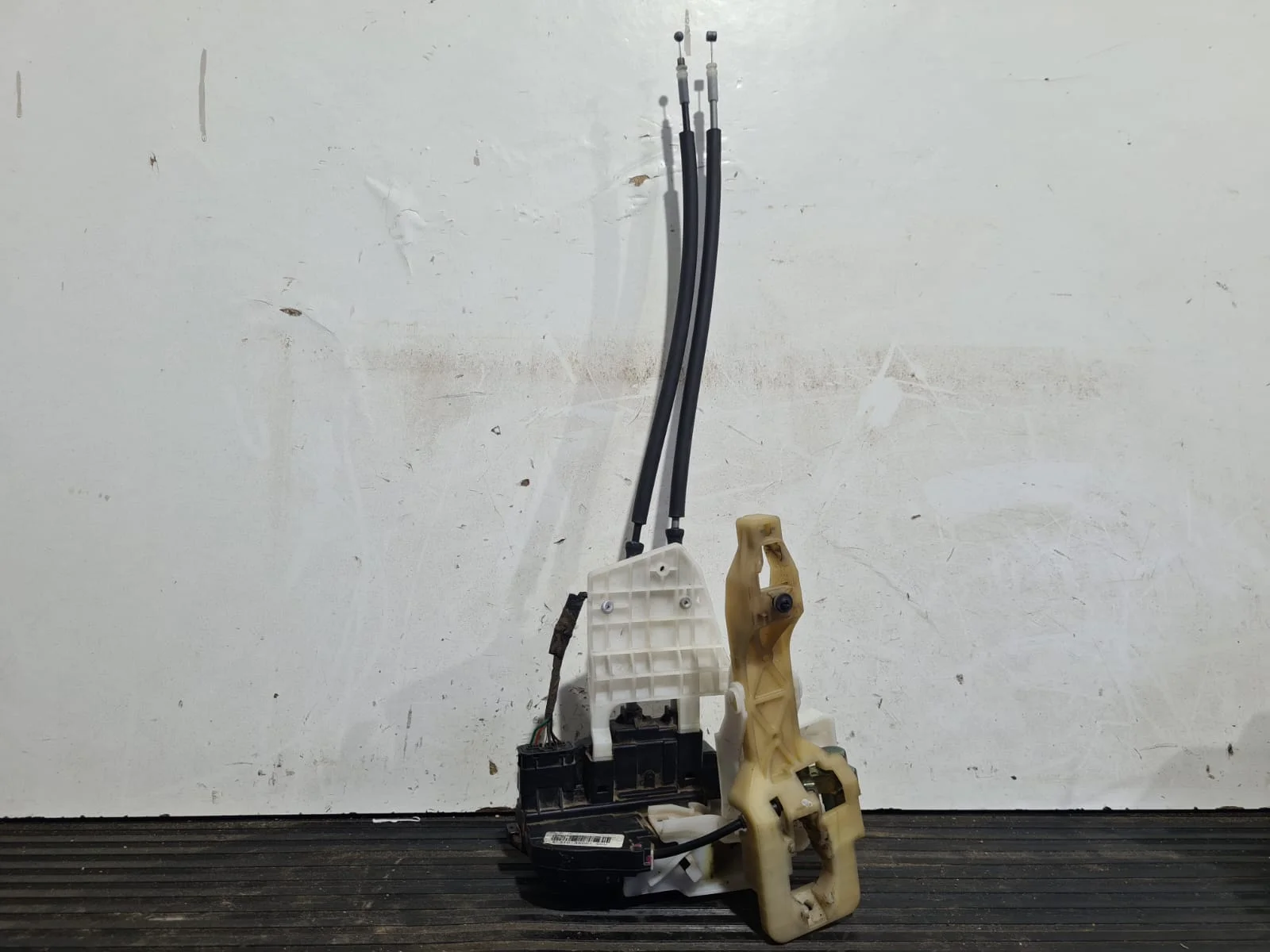 Foto de CERRADURA PUERTA DELANTERA IZQUIERDA HYUNDAI SONATA (NF) referencia 813103K001