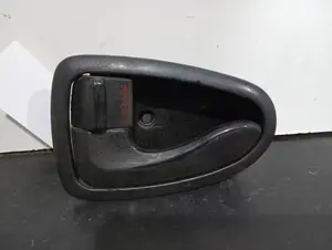 Foto de MANETA INTERIOR DELANTERA IZQUIERDA SIN MARCA SIN MODELO referencia 8261025000