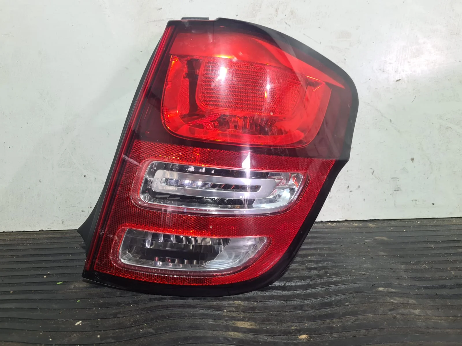 Foto de PILOTO TRASERO DERECHO CITROEN C3 referencia 9673805280