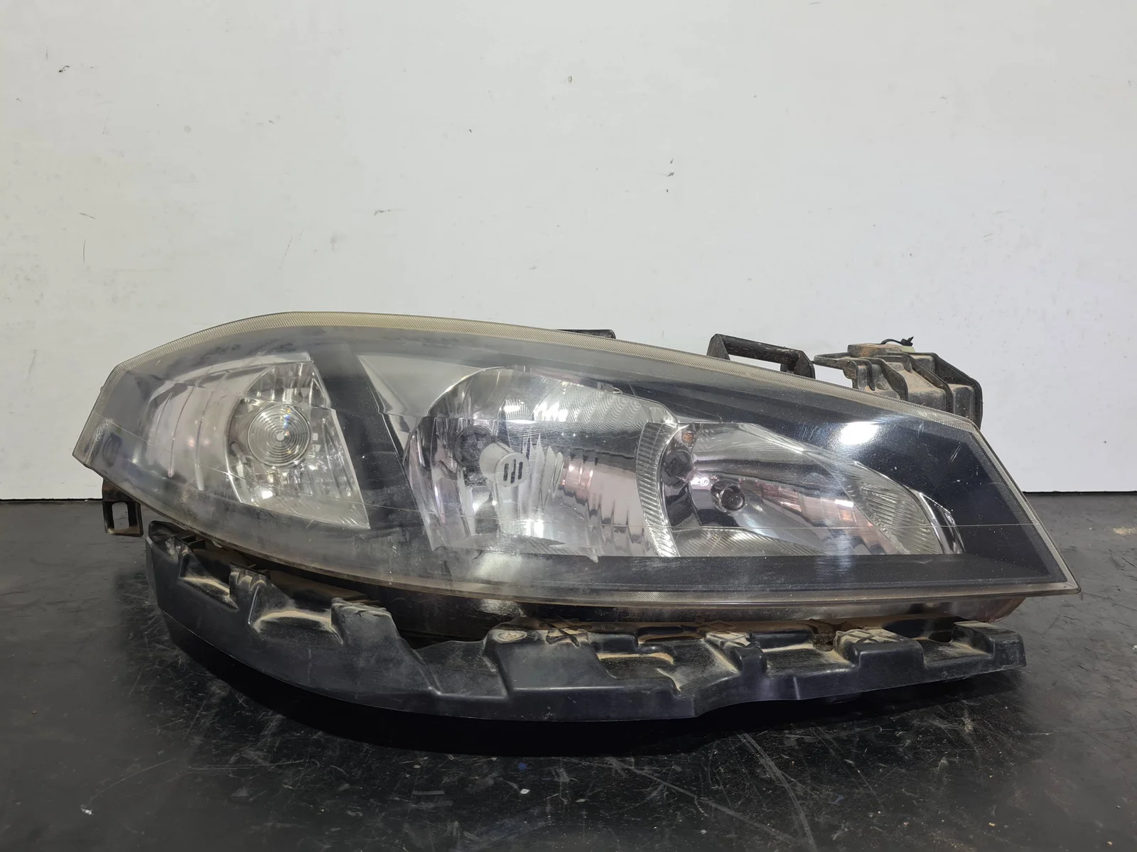 Foto de FARO DERECHO RENAULT LAGUNA II (BG0) referencia 8200481197