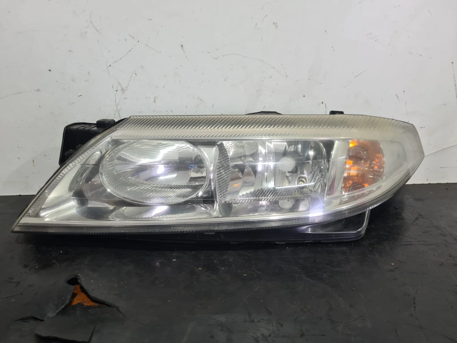 Foto de FARO IZQUIERDO RENAULT LAGUNA II (BG0) referencia 8200002845
