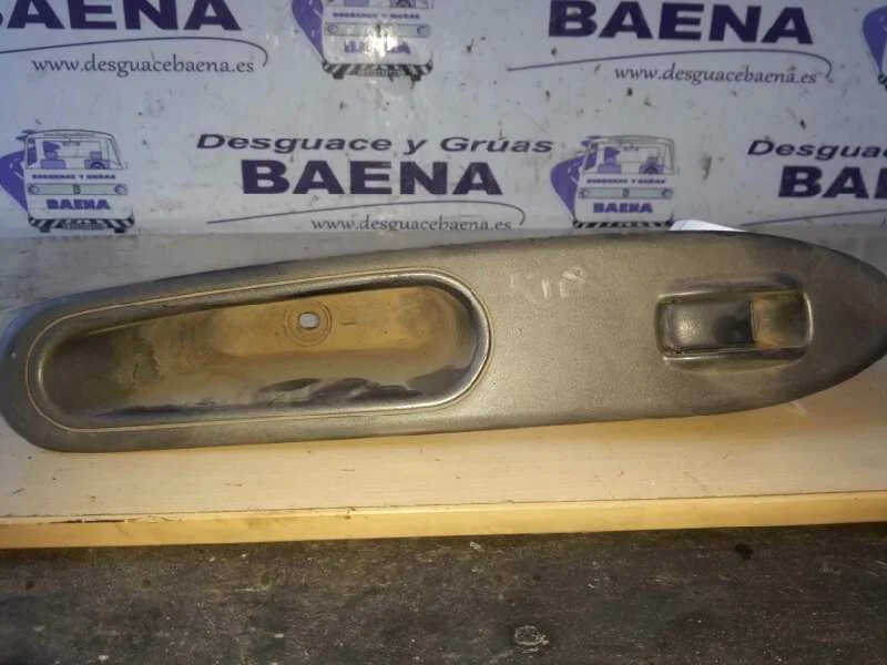 Foto de MANDO ELEVALUNAS TRASERO IZQUIERDO SIN MARCA SIN MODELO referencia 620W0304