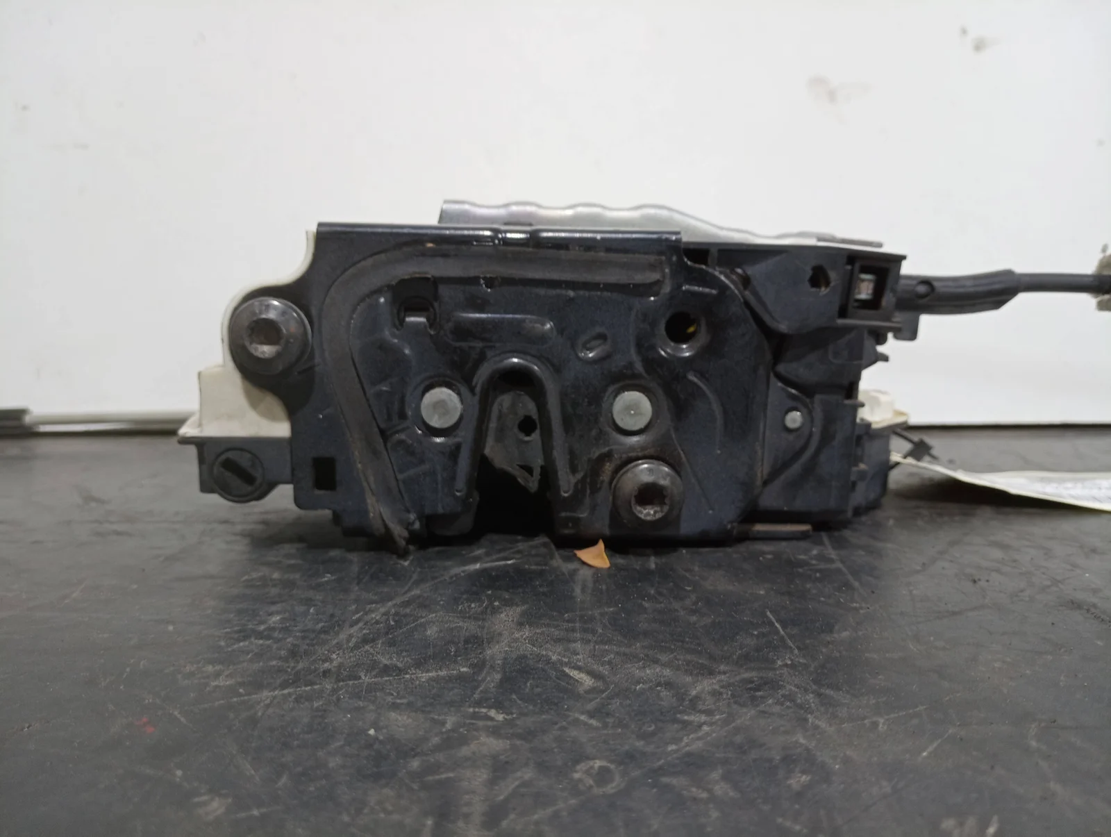 Foto de CERRADURA PUERTA DELANTERA DERECHA SEAT IBIZA BERLINA (6J5) referencia 16A5N1837016A