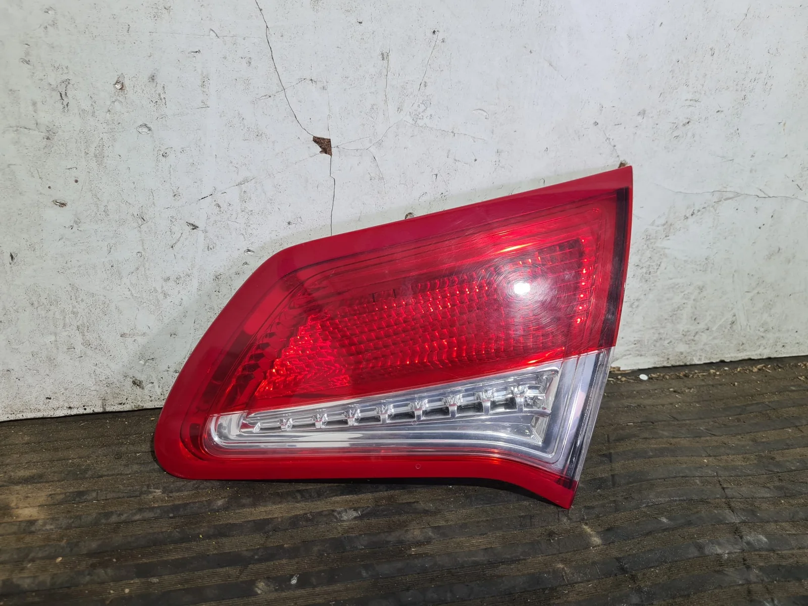 Foto de PILOTO TRASERO DERECHO INTERIOR CITROEN C4 BERLINA referencia 967215548001