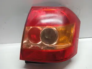 Foto de PILOTO TRASERO DERECHO TOYOTA COROLLA (E12)