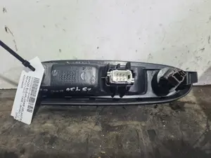Foto de MANDO ELEVALUNAS DELANTERO DERECHO RENAULT CLIO II FASE I (B/CB0) referencia 8200084005 foto 4
