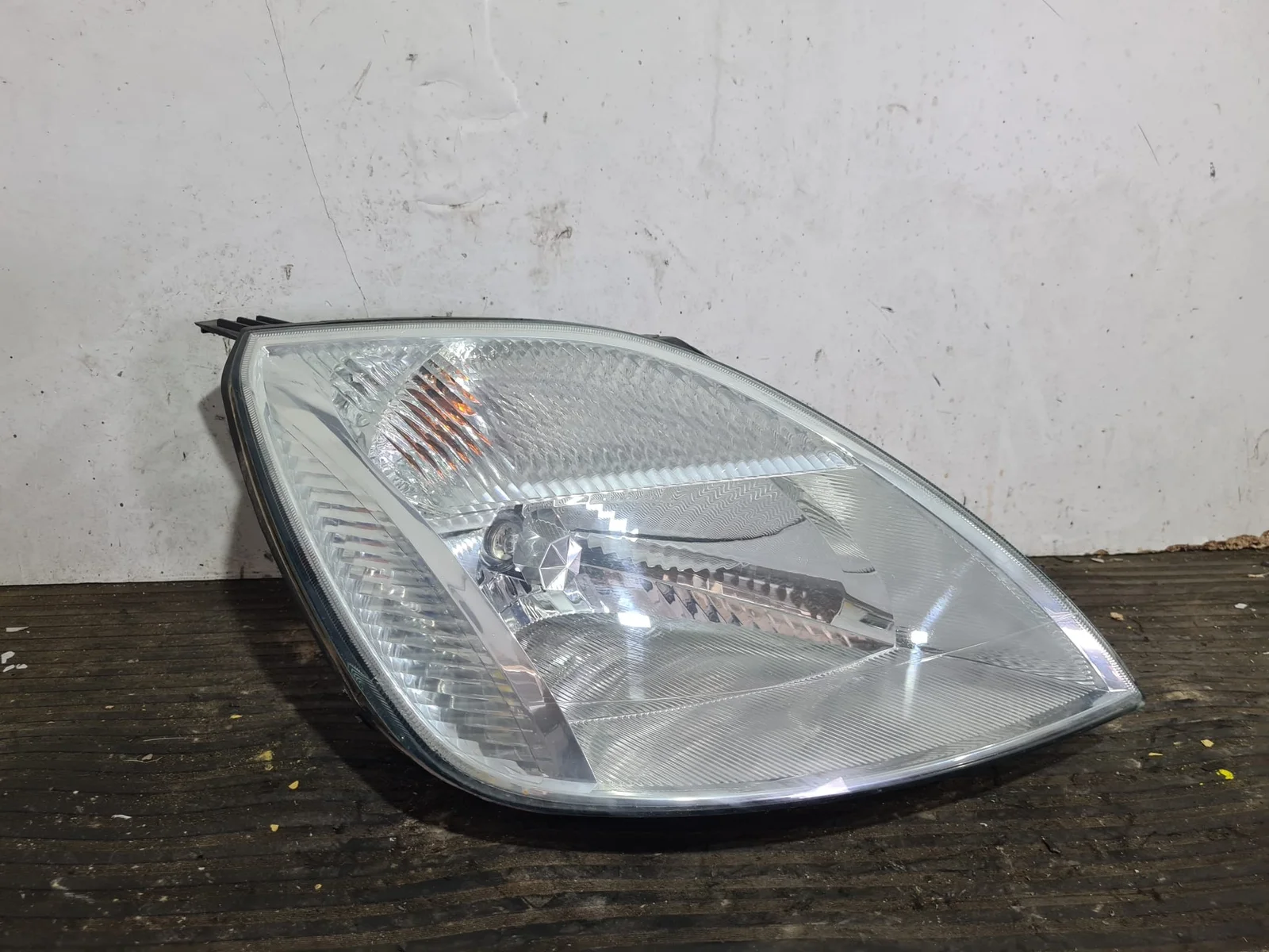 Foto de FARO DERECHO FORD FIESTA (CBK) referencia 2S6X13W029AH