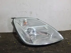 Foto de FARO DERECHO FORD FIESTA (CBK) referencia 2S6X13W029AH