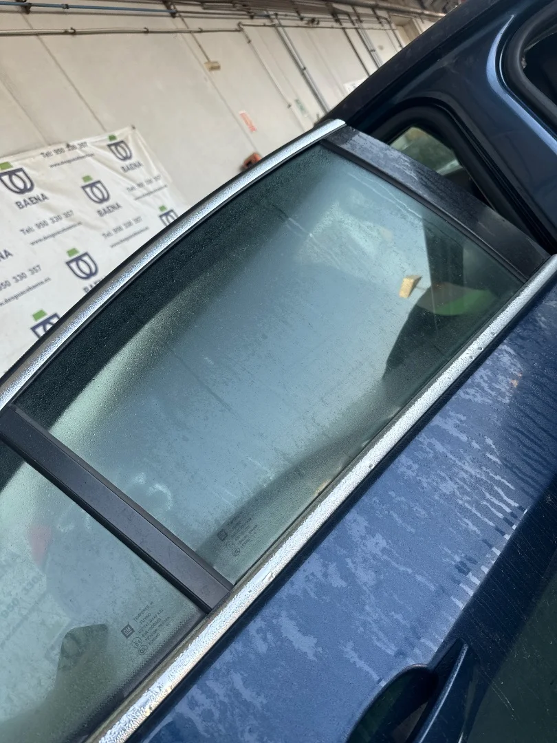 Foto de LUNA TRASERA DERECHA OPEL INSIGNIA BERLINA