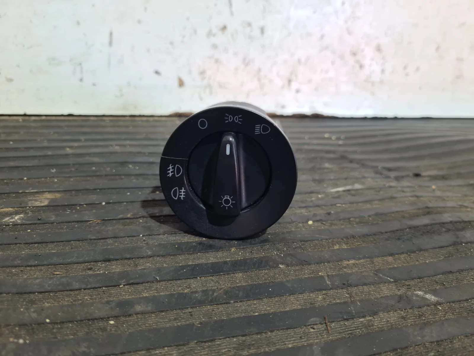 Foto de MANDO LUCES VOLKSWAGEN GOLF IV BERLINA (1J1)(10.1997) referencia 1C0941531A
