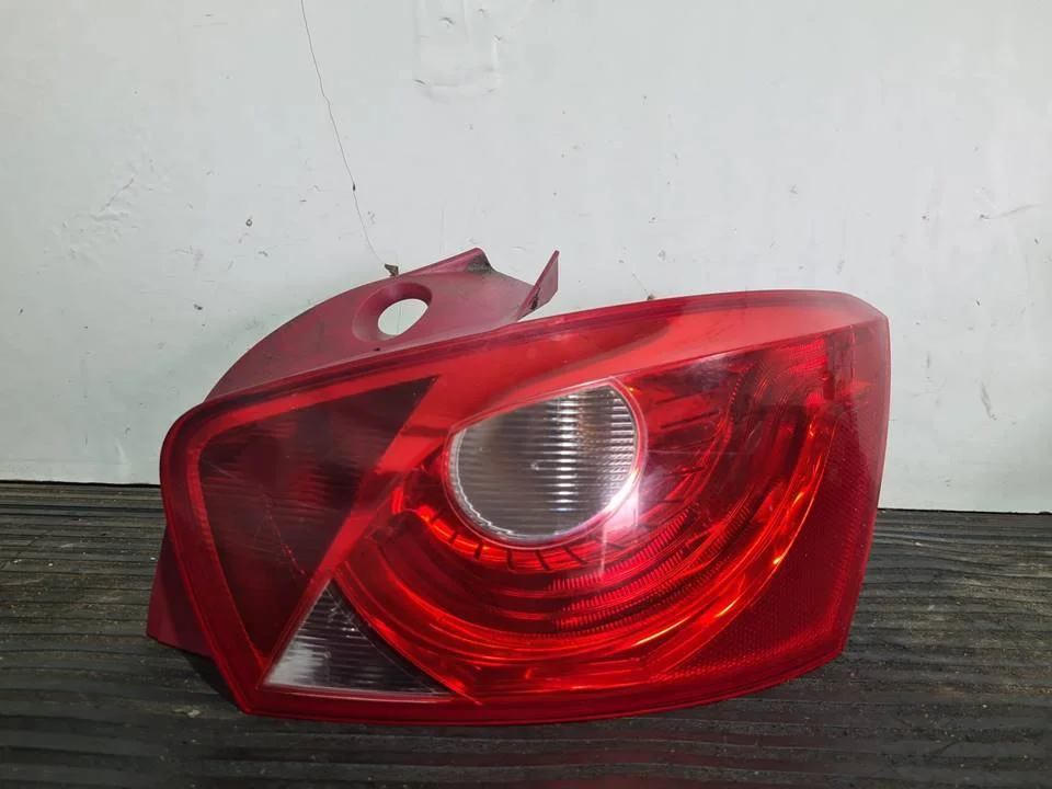 Foto de PILOTO TRASERO DERECHO SEAT IBIZA BERLINA (6J5) referencia 6J4945096A