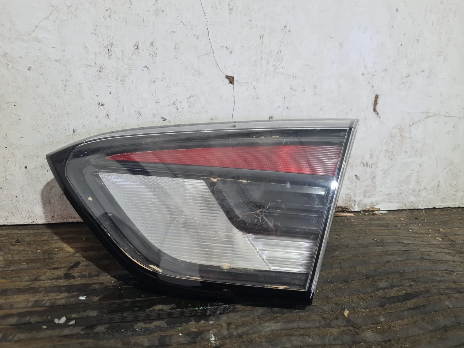Foto de PILOTO TRASERO DERECHO INTERIOR OPEL CROSSLAND X referencia 39235954