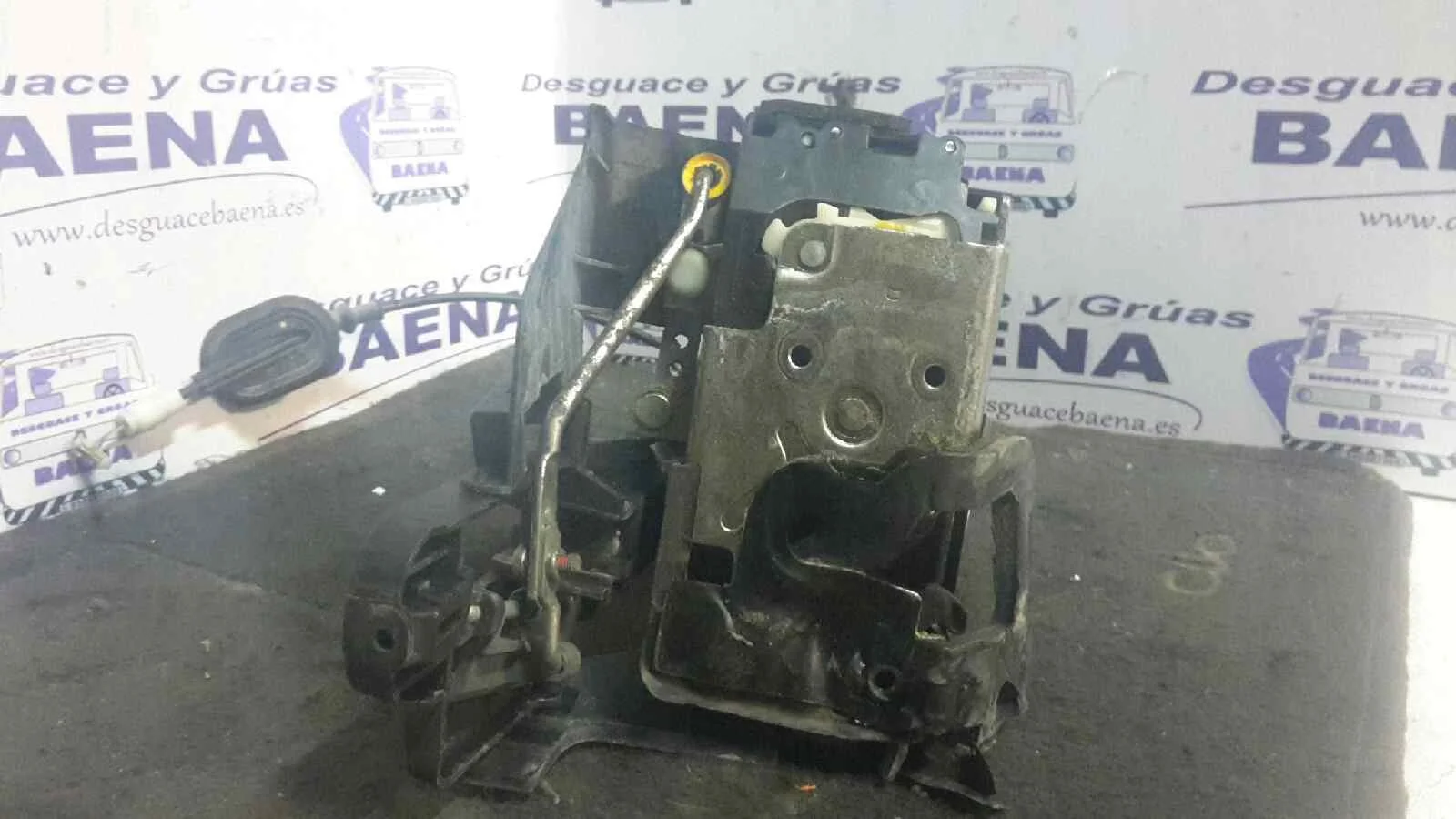 Foto de CERRADURA PUERTA TRASERA DERECHA SIN MARCA SIN MODELO