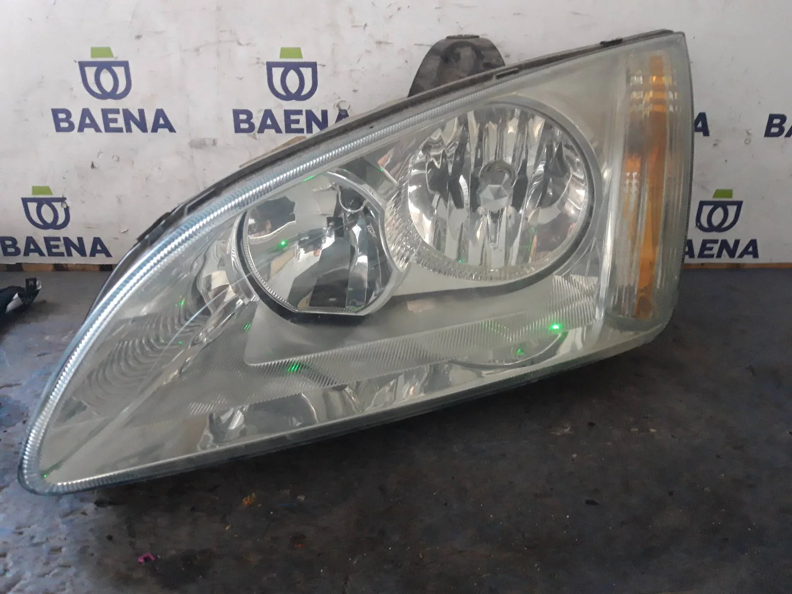 Foto de FARO IZQUIERDO FORD FOCUS BERLINA (CAP) referencia 4M5113W030AE