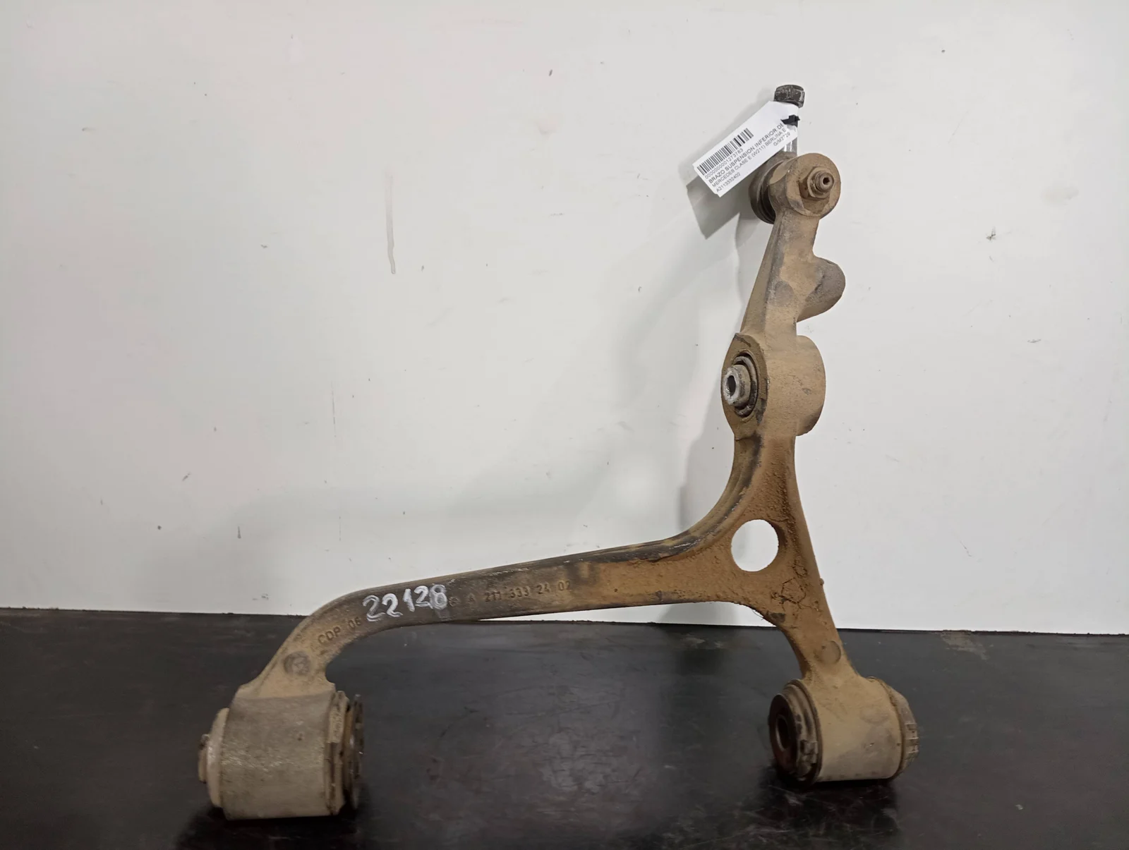 Foto de BRAZO SUSPENSION INFERIOR DELANTERO DERECHO MERCEDES-BENZ CLASE E (BM 211) BERLINA referencia A2113332402