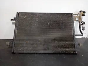 Foto de CONDENSADOR / RADIADOR  AIRE ACONDICIONADO VOLKSWAGEN PASSAT BERLINA (3B3) referencia 3B0260401