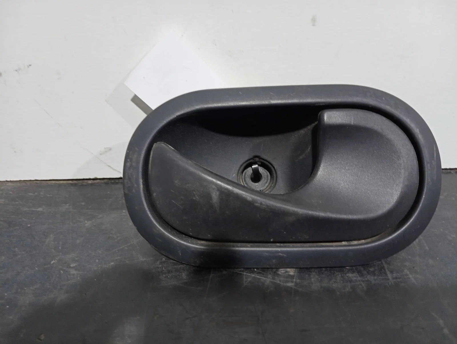 Foto de MANETA INTERIOR DELANTERA DERECHA SIN MARCA SIN MODELO referencia 8200028486