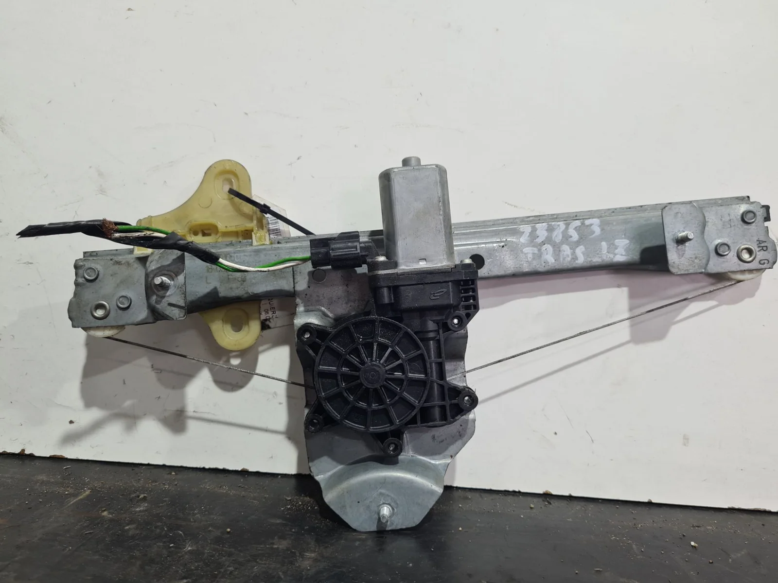 Foto de ELEVALUNAS TRASERO IZQUIERDO CITROEN C4 BERLINA referencia 827010501R