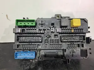 Foto de CAJA RELES / FUSIBLES SIN MARCA SIN MODELO referencia 5DK00866930
