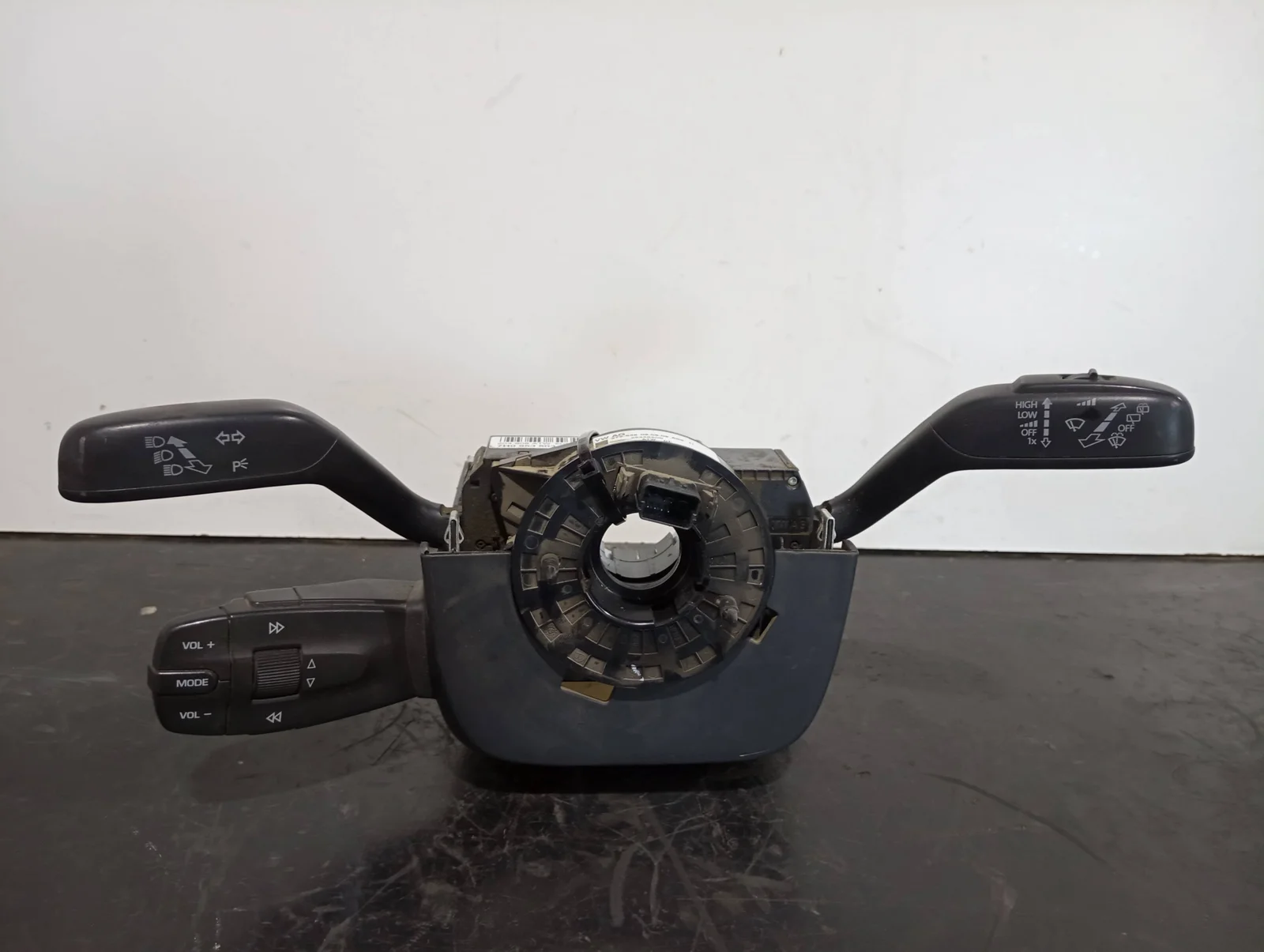Foto de MANDO MULTIFUNCION SIN MARCA SIN MODELO referencia 7H0953503GF