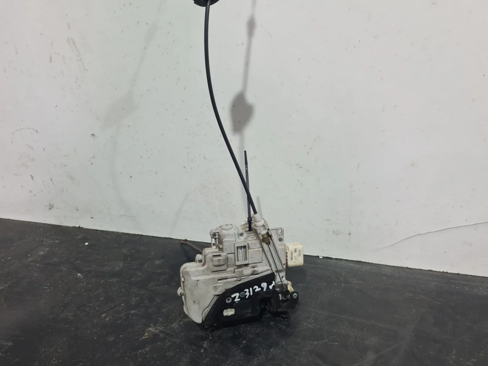 Foto de CERRADURA PUERTA DELANTERA IZQUIERDA AUDI A4 AVANT (8E) referencia --